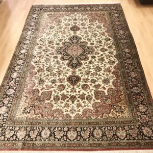 30713 Qum silketæppe 320 x 207 Før: 145.000,- Nu: 99.000,-