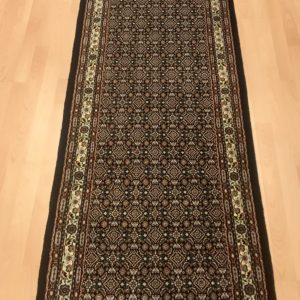 10157 Moud Sherkat m/silke 294 x 76 Kr. 13.800,-