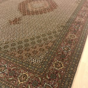 4651 Tæbriz m/silke 300 x 198 Kr. 56.000,-