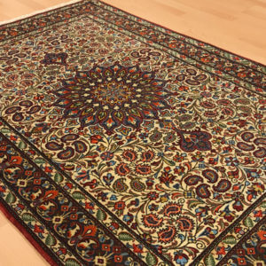 70123 Qum 148 x 102 Kr. 9.800,-