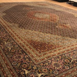 7561 tæbriz old m/silke 387 x 305 Kr. 99.000,-