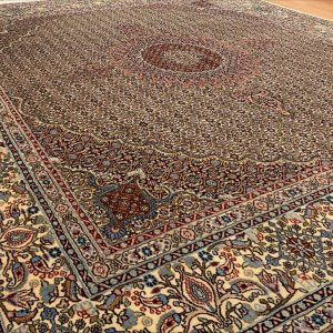 70261 Moud m/silke 299 x 246 Kr. 35.000,-