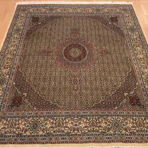 70261 Moud m/silke 299 x 246 Kr. 35.000,-