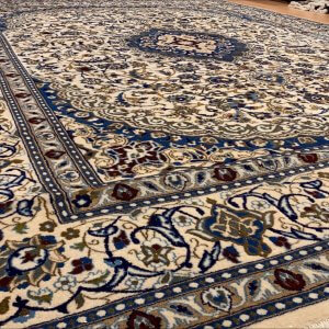 31053 Nain m/silke 389 x 289 Tilbud Kr. 19.800,-