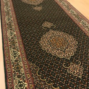 8026 Tæbriz m/silke 401 x 80 Før: 29.000,- Nu: 19.900,-