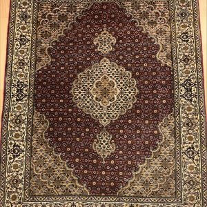 70201 Tæbriz m/silke 138 x 104 Kr. 7.900,-