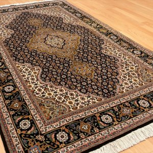 84006 Tæbriz m/silke 161 x 100 Kr. 12.950,-