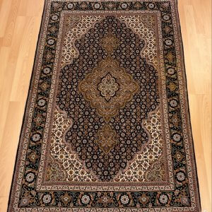 84006 Tæbriz m/silke 161 x 100 Kr. 12.950,-