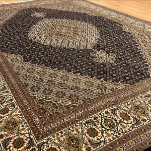 84019 Tæbriz m/silke 255 x 173 Kr. 35.000,-