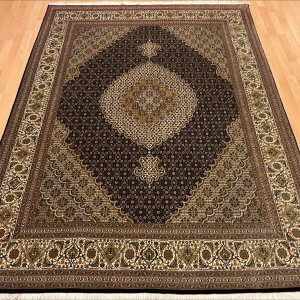 84019 Tæbriz m/silke 255 x 173 Kr. 35.000,-